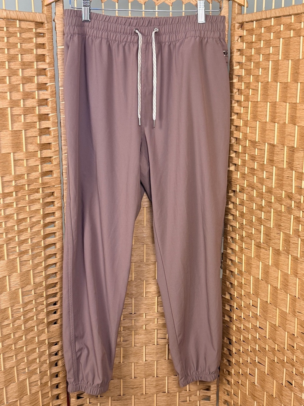 #141 Vuori Women’s Weekend Jogger Hazel Size Large